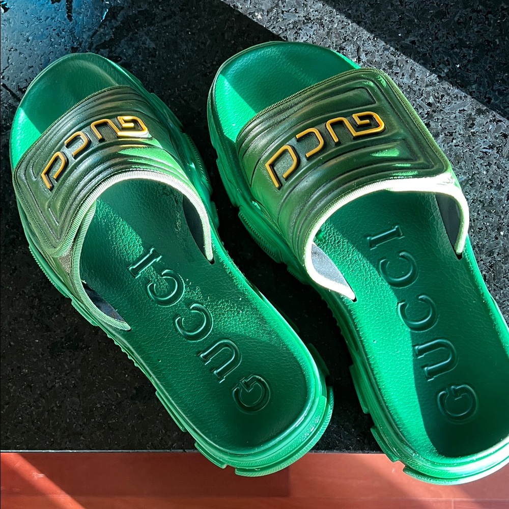 Gucci mens barely worn sandals - Picture 2 of 3